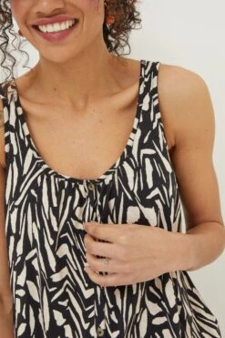 FatFace Flora Paint Stroke Black Vest 8 FatFace Flora Paint Stroke Black Vest -Fat Face Shop A81 675s3