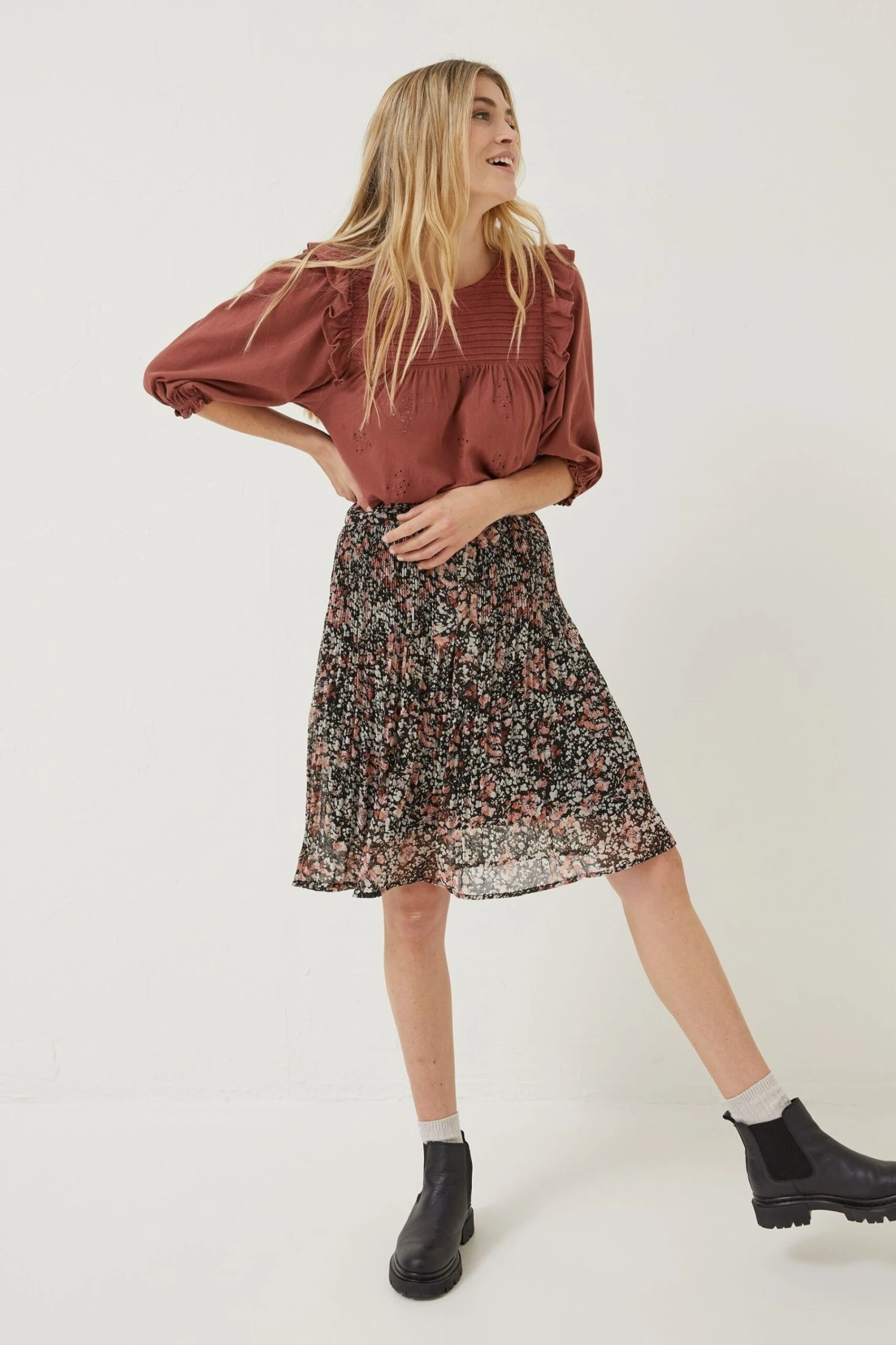 FatFace Kayleigh Blush Floral Black Skirt 4 FatFace Kayleigh Blush Floral Black Skirt - Image 2