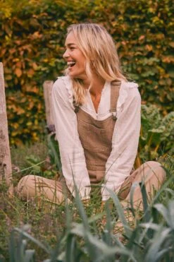 FatFace Natural Banbury Dungarees -Fat Face Shop D57 857s4