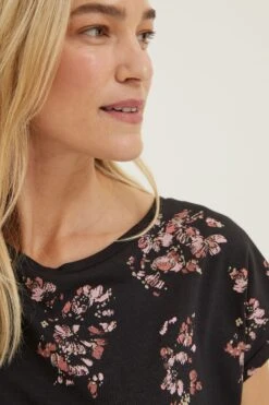 FatFace Ivy Blush Floral Graphic Black T-Shirt -Fat Face Shop D57 875s3