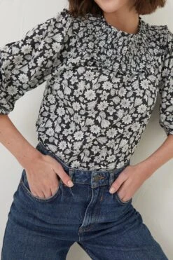 FatFace Sienna Springtime Floral Black Top -Fat Face Shop D57 884s3