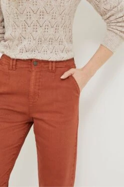 FatFace Brown Aspen Tapered Chinos 9 FatFace Brown Aspen Tapered Chinos -Fat Face Shop D57558s5