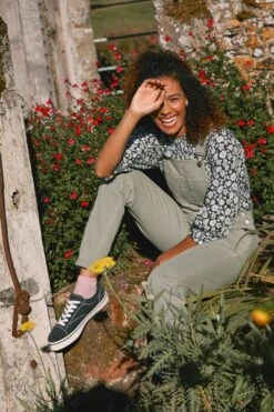 FatFace Green Lewes Canvas Dungarees 15 FatFace Green Lewes Canvas Dungarees -Fat Face Shop D57788s6