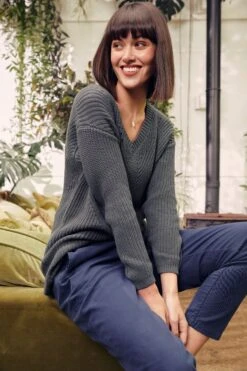 FatFace Green Kayleigh V-Neck Jumper 9 FatFace Green Kayleigh V-Neck Jumper -Fat Face Shop D57814s3