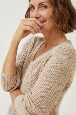 FatFace Natural Kayleigh V-Neck Jumper -Fat Face Shop D57873s4