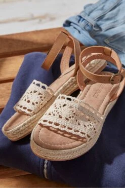 FatFace Natural Tilly Crochet Sandals 7 FatFace Natural Tilly Crochet Sandals -Fat Face Shop D63 751s3