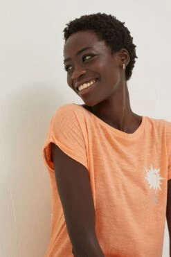 FatFace Orange Ivy Breathe Deeply Graphic T-Shirt -Fat Face Shop D69776s4