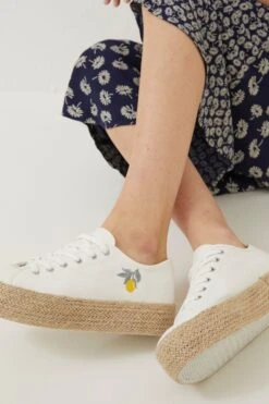 FatFace Francesca Lemon Embroidered Platform White Trainers -Fat Face Shop D90573s5