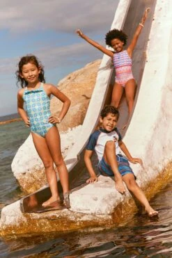 FatFace Graphic Rash White Vest -Fat Face Shop M88826s2