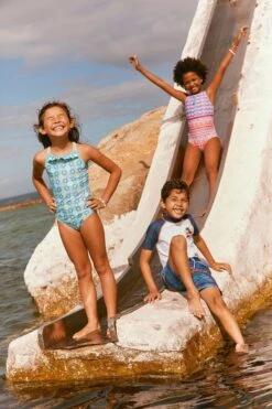 FatFace Graphic Rash White Vest -Fat Face Shop M88826s3