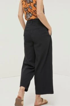 FatFace Mina Black Cropped Trousers -Fat Face Shop U04195s2